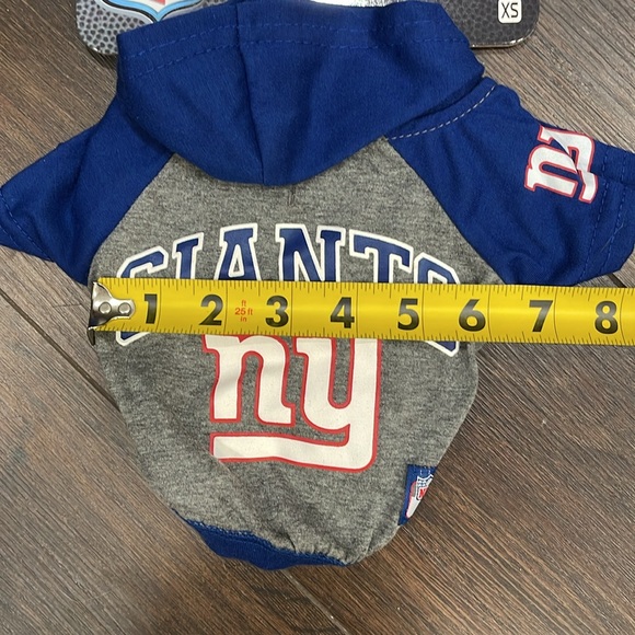 NFL NY Giants Dog Team Hoodie T-Shirt NWT XS *Benefits Animal Rescue* ๐ถโค๏ธ - Picture 3 of 7